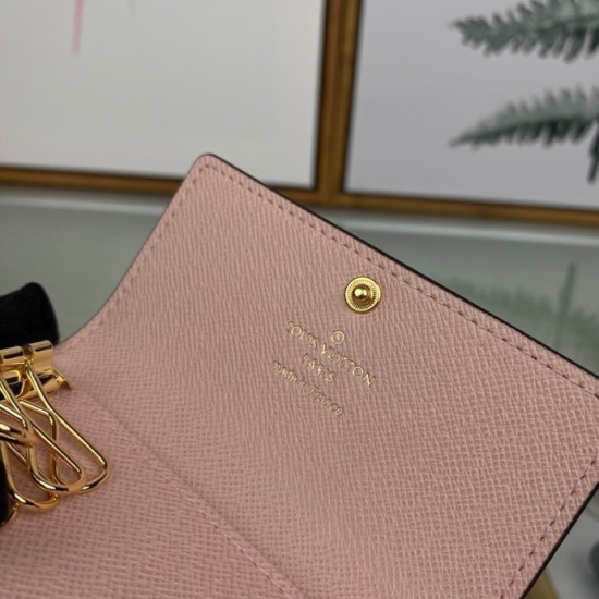 20230908 Louis Vuitton] Top of the line exclusive background M62630 Pink size: 10.5x 7.0x 2.0 cm Small and exquisite keycase with six buckles that can be tied to six keys. Made of Monogram canvas and paired with a handbag or briefcase, it is both practica