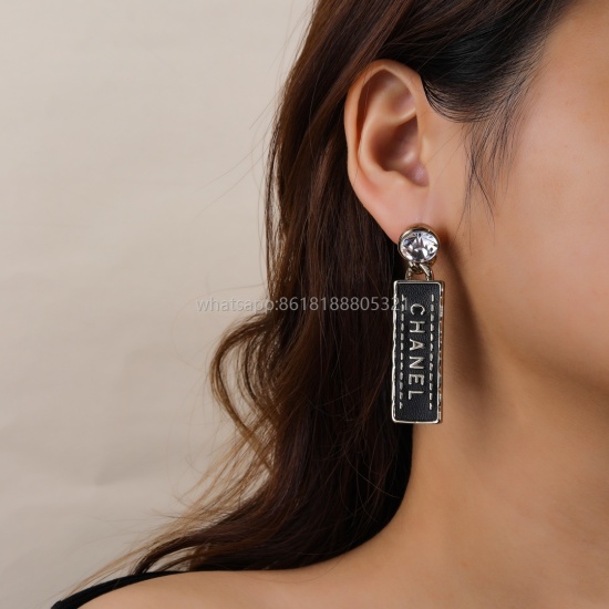 On July 23, 2023, Xiaoxiang's new earrings look great! The new earrings must be adorned with beautiful items, elegant accessories, and consistent brass material from the original version