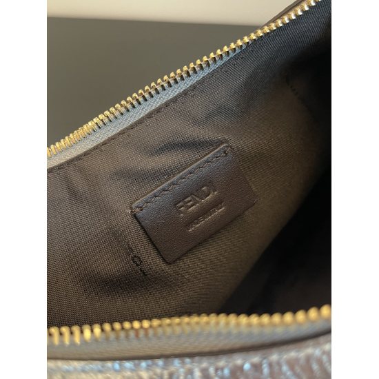 On March 7, 2024, the original order was 850 special grade 970 small silver FEND1praphy underarm bag, featuring a crescent shaped design. The classic metal logo [FEND1] is decorated at the bottom of the bag, and the outline of the bag is very close to the