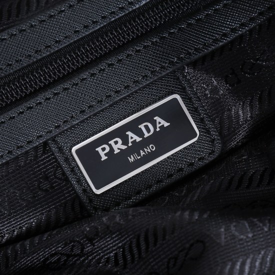 March 12, 2024, batch 390 official website synchronization... Prada 2VH053 new version has arrived, with top-quality counter quality, imported parachute fabric from South Korea, original nylon lining, platinum brushed hardware; Pure copper electroplated t