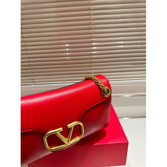 2023.11.10 P215 ⚠️ Size 26.14 Valentino Chain Shoulder Bag, Capacity Not to be underestimated, Feminine, Elegant, and Fashionable