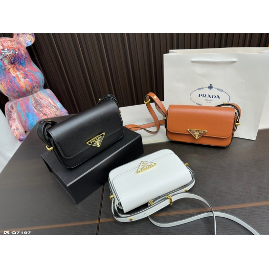 2023.11.06 185 folding box ⚠ Size 21.13 Prada PRADA Underarm Bag is adorable! With her strength, she is a fashionable and refined girl with a simple yet sophisticated texture