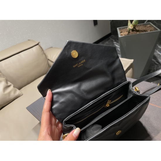 2023.10.18 p180 gift box ⚠ The size 20 14YSL Saint Laurent Square Fat Loulou is really beautiful. The size is just right, and there is also a partition inside. It's really thoughtful to use.