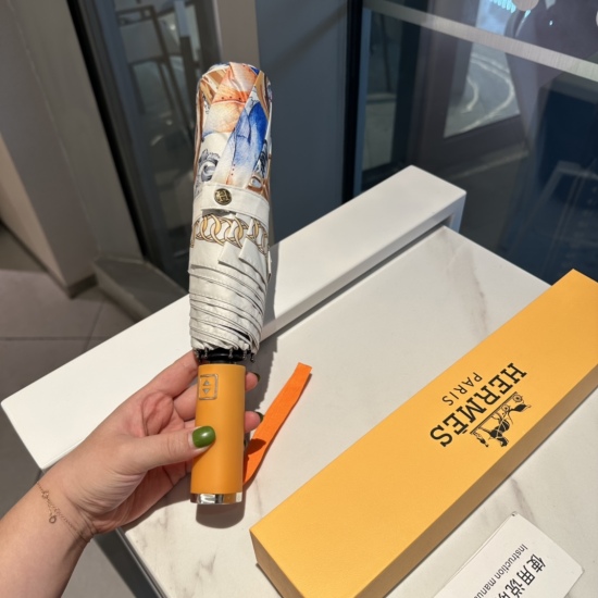 2023.06.30 Hermes The ultimate H family's three fold automatic umbrella is presented with exquisite craftsmanship and a continuous stream of imagination. The new coating technology brings surprising shading effects to the umbrella fabric, ensuring bett