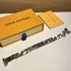 2023.07.11  Blue and White Diamond Enamel Colored Bracelet is available for both men and women, with a refreshing color scheme. The Cuban chain design features intricate connections between metal and enamel shaped L-shaped and V-shaped links, as well as a