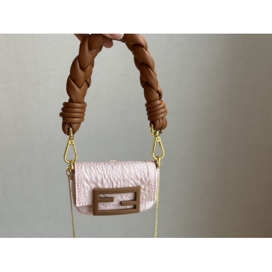 2023.10.26 170 box size: 11 * 8cm Fendi Super cute small handbag mini headphone bag! The little waste bag is really cute!