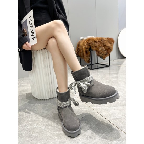 September 29, 2023 ❄️ P280 is a must-have item for winter hands, with a 100% explosive and beautiful ethnic style design, adding an exotic style to the short boots that instantly elongates the legs. Upper: High quality suede lining: Imported Australian sh