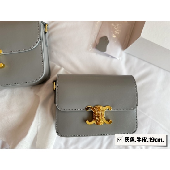2023.10.30 230 155 with box (upgraded version) Size: 23cm * 17 (large) 19cm * 15 (small) Celine Triumphal Arch! Very high-end! Very advanced! The new gray is really high-end! ⚠️ Cowhide! Cowhide!