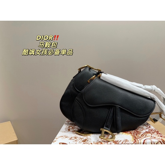 2023.10.07 Large P205 box ⚠️ Size 24.20 small P195 with box ⚠️ The size of the 19.18 Dior saddle bag is simply irresistible. It exudes a sense of elegance and sophistication, making it a must-have item for beauty collection