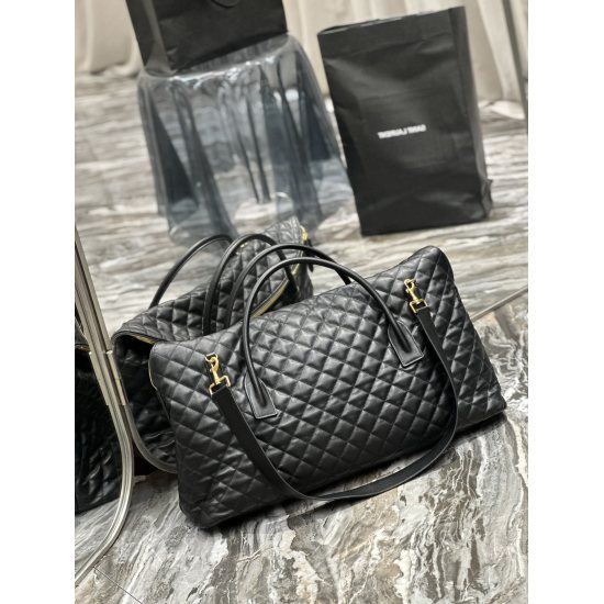 20231128 Batch: 1280 [Original Leather] The brand new ES GIANT quilted leather travel bag is designed with a tourism spirit as its design concept. It is designed with its oversized appearance, curved shape, and casual shape, paired with dual long handles 