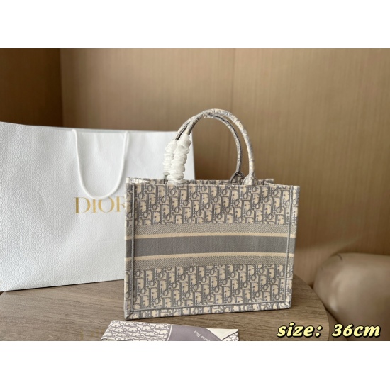 2023.10.07 280 (no box) size: 36 * 28cm Original quality shipment D classic tote shopping bag with three-dimensional embroidery, non ordinary gray, stain resistant, and foreign style, really suitable for business travel bags ✈ Search for Dior tote tote
