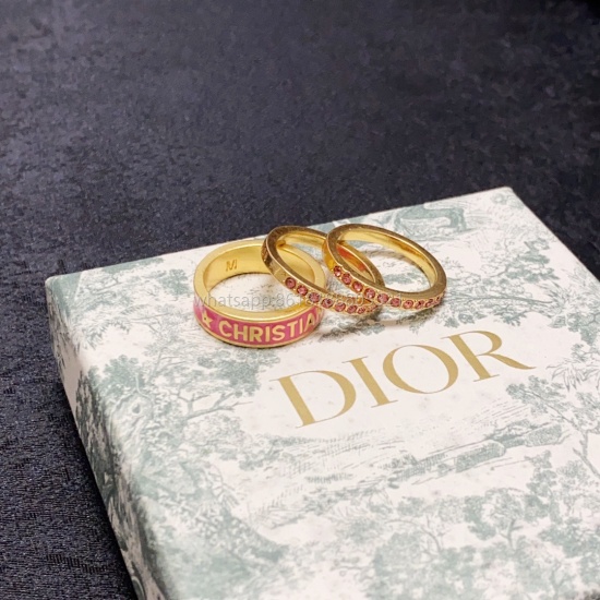On July 23, 2023, Dior Dior Full Diamond Three Set Fashion Collection Barbie Pink Set Pink Diamond Ring! The new color is a must-have summer item that I can't help but boast about when I wear it. Its minimalist design is super exquisite and shows off whit
