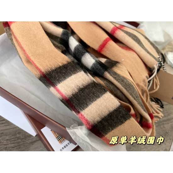 2023.11.17 145 box top quality ‼️ Burberry classic scarves are authentic! Large grid classic pattern! Also suitable for men! Very gentlemanly! The upper body effect has a very powerful aura, with a soft and textured texture. Specification: 95% wool+5% sil