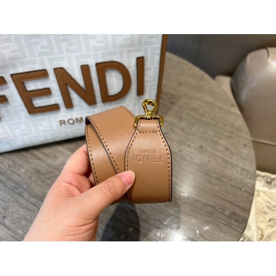 2023.10.26 260 135 size: 35 * 30cm (large) 13 * 18.5cm (small) F Home Fendi peekabo Shopping Bag: Classic tote design! But the biggest feature of this one is: portable: crossbody!