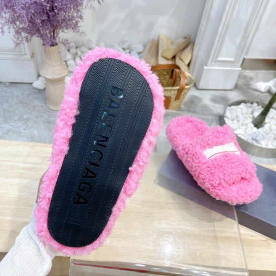 20240410 Factory price 190 (high quality) Running price Balenciaga autumn and winter trendy woolen slippers with letter pattern on the upper and embroidered logo technology! Full of luxury! Extremely beautiful on the feet Fabric: Sheep curly wool (very so
