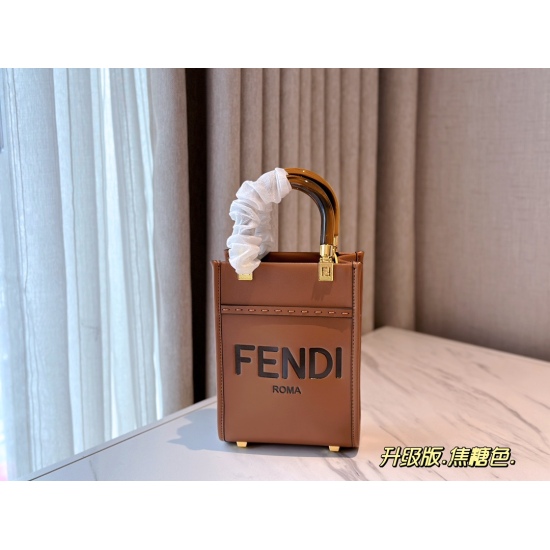 2023.10.26 220 box (upgraded version) size: 13 * 18.5cm fendi mini tote score configuration packaging 〰️ The FD score cowhide material is really practical!!