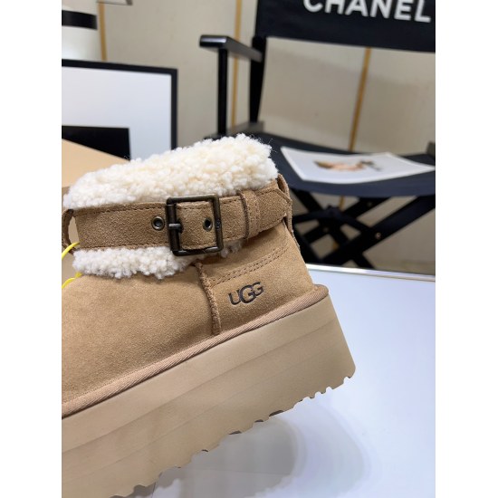 On September 29, 2023, the factory batch 290. The latest winter and autumn snow boots for motor vehicles in 2023 are also very beautiful. They are adorned with corrugated sheepskin fur and metal buckle design, with a sweet and sweet taste. They are soft a