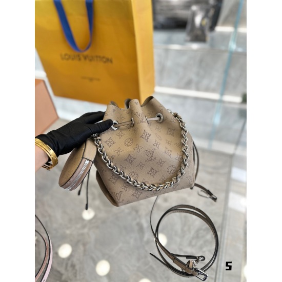 2023.10.1 LV Bella Hollow Bucket Bag | Water Leakage!! Bucket bag p255 ◆ Leakage is real leakage, and beauty is also the most beautiful! A stunning bucket bag with a rare hollow out design that can be used as a starry sky lamp! Undoubtedly, she is the god