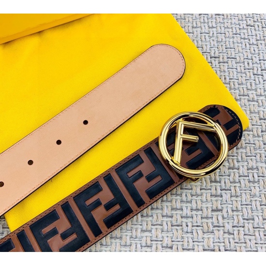 FENDl/Fendi counter with a 40MM wide logo design and wide belt. Pin buckle buckle. Made of brown calf leather. Printed with embossed hand drawn black and brown FF patterns. Gold plated surface metal products with guaranteed quality.