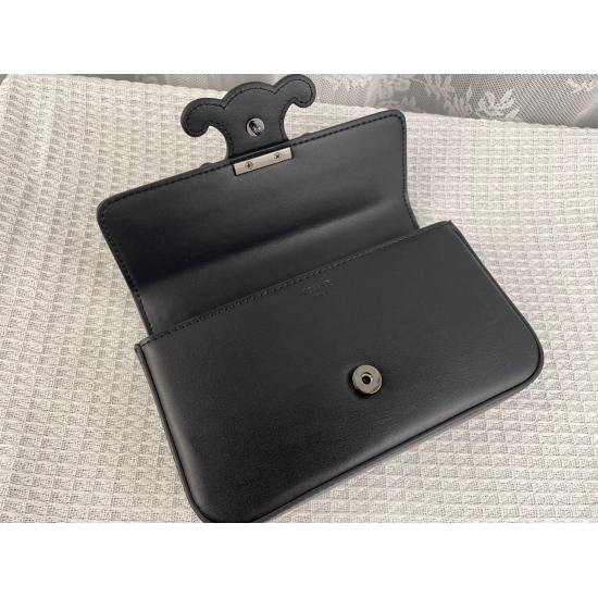On July 10, 2023, CEline New Spring/Summer 2022- Leather Buckle Chain Underarm Bag This highlight is the transformation from a classic metal triumphal arch to a three-dimensional leather embossed triumphal arch leather buckle. The design of the textured l