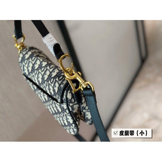 2023.10.07 230 box (leather shoulder strap) size: 18 * 15cm (small) upgraded version shipped ✅ D Family Old Flower Saddle Bag with Deep Blue Cowhide Long Shoulder Strap Search Dior