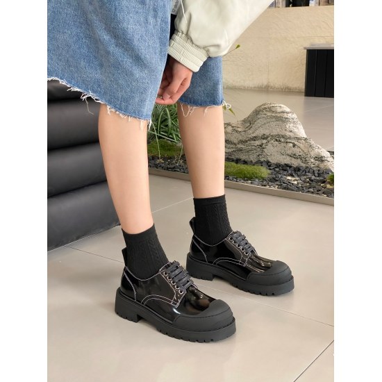 On January 5th, 2024, the new MARNI Dada shoes have a height increase of 5 centimeters and a reflective logo on the heel. The most beautiful thing in the dark is you! ❤ Military anti slip and wear-resistant outsole. The dough skin is made of soft Italian 