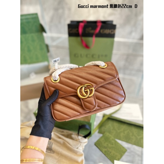 On March 3, 2023, the complete packaging of P215 GG marmont is definitely Gucci's most beautiful!! The new caramel color is real! Double G buttons paired with wave quilted stitching are simple and atmospheric, with the original leather lining and cowhide 