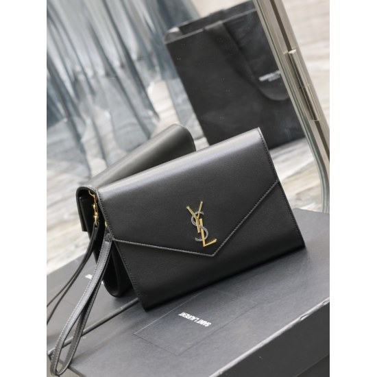 20231128 batch: 480 black sheepskin with tricolor hardware logo MONOGRAM_ The handbag comes with a detachable wrist strap, made of 100% imported lambskin, which feels very soft and comfortable. It has a satin lining and a flat pocket inside! A must-have i