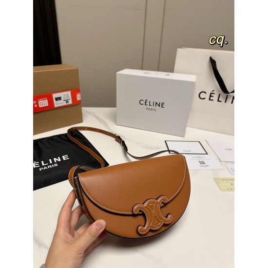2023.10.30 P180 (Folding Box Aircraft Box) size: 2213Deline 22s New Triumphal Arch Half Moon Bag Duty Free Shop Packaging ⚠ The super soft and cute half tooth design is super cute, and the colors are also diverse, making it lightweight and versatile. Pair