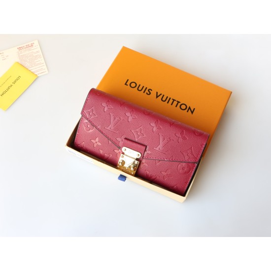 The ideal match for the M62458 METIS wallet Pochette Metis handbag on August 28, 2023. This envelope style wallet is cut from soft Monogram Imprente leather and features Louis Vuitton's iconic S-shaped twist lock design, inspired by LV antique travel case