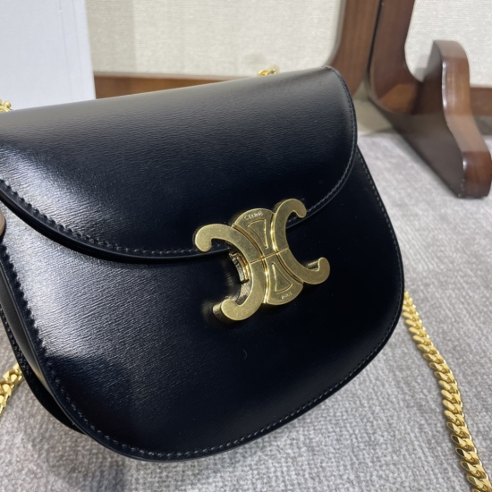 20240315 P1000 [] 2022 Winter New Product TEEN BESACE TRIOMPHE Popular | Early Autumn New Product Series launches new saddle and shoulder chain textures this season ➕ The classic Arc de Triomphe buckle metal continues the original classic style! The upper