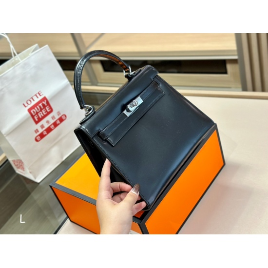 2023.10.29 270 box size: 25cm Hermes Kelly size is just right! Really, ma'am. Nice looking, ma'am ⚠️  The top layer cowhide bag is particularly textured!