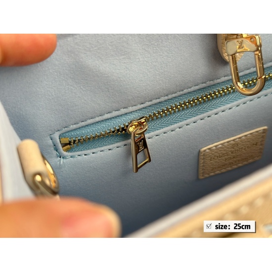 275 270 folding size: 34 * 26cm (medium) 25 * 20cm (small), excellent quality, understanding goods ‼️ The whole bag is made of cowhide, and the quality is really too advanced! Fantasy Ice Blue/This color is so stunning! Search Lv Onhego shopping bag