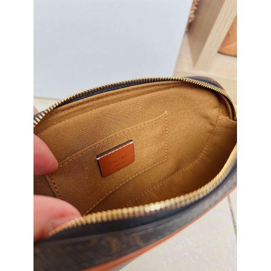 20240315 p660 CELINE New Spring/Summer 2022 Small Camera Underarm Bag. Compared to the previous large size, the small size is even smaller and more exquisite. The design is very simple, and even small people can fully handle it. The leather Triumphal Arch