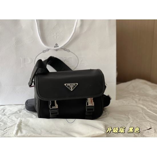 2023.11.06 210 unboxed size: 21 * 18cm ‼ : ‼ Recommend PRADA three in one men and women universal messenger bag! Fashionable, lightweight, durable, waterproof, and able to fit... There are many advantages! Combining beauty and practicality!