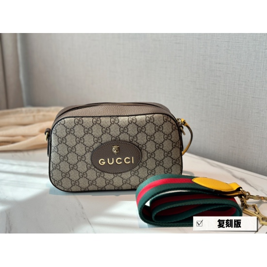 On March 3, 2023, 200 comes with a box (upgraded again) size: 24 * 15cmGG Tiger Head Camera Bag! The classic vintage paired with the wide red and green webbing of calf leather is Gucci's most classic brand symbol. It has a large capacity and is very light
