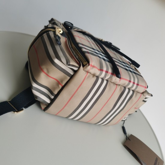 2024.03.09 Original order p650 Burberry model: 1461 ❤ The military backpack is based on the brand's collection of military style bags, carefully crafted with Vintage plaid cotton fabric and decorated with clear leather edges. 22/11/33