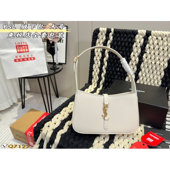 2023.11.06 200 (large) Recommended Yangshulin YSL underarm bag, which is very suitable for autumn and winter. I have seen Celine Gucci Prada a lot Yang Shulin's bag is very novel, with a vintage crocodile pattern embossed and quite durable. Its capacity i