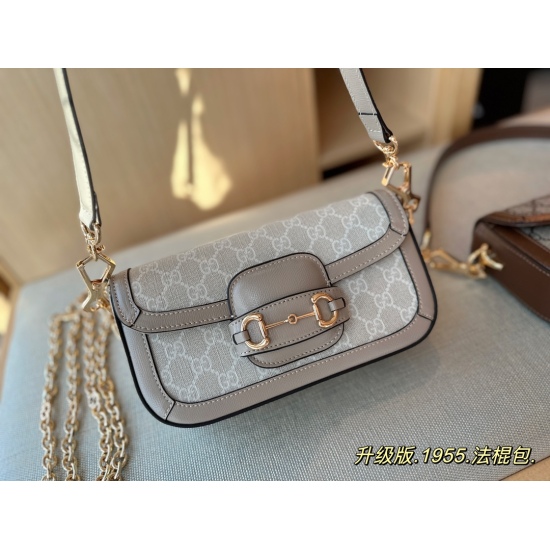 On October 3, 2023, the 220 box (upgraded version) size: 24 * 14cm. Don't miss this GG new 1955 underarm bag New Year gift. Two shoulder straps can be freely switched and paired with different styles, and the capacity is also super NICE!