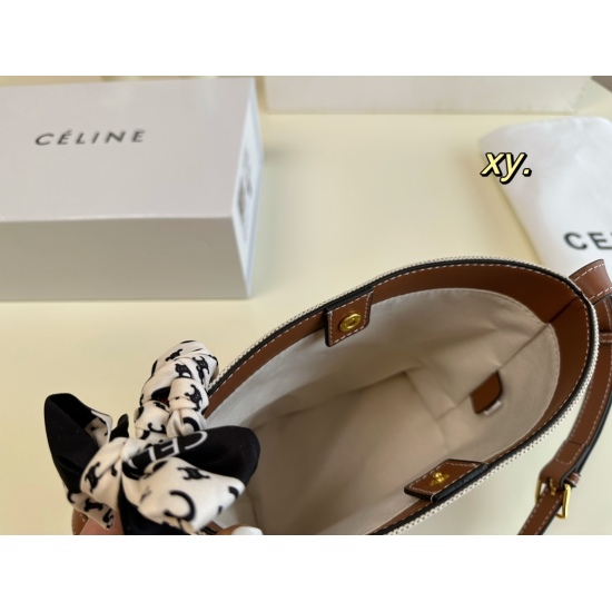 2023.10.30 P160 (folding box ➕ Silk Scarf) size: 1617CELINE's new mini bucket bag has a simple and clean body, decorated only with the embossed Arc de Triomphe logo, giving it a touch of artistic elegance ↗️ Soft and lightweight, with a retro effect!