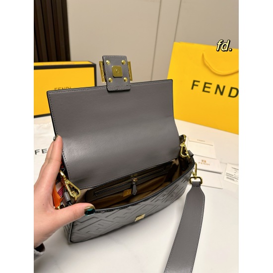 2023.10.26 P220 (Folding Box) size: 2716FENDI Fendi baguette stick bag with double F relief technology, with a concave and convex feel, single shoulder, crossbody, and handheld: a long-lasting style that can be easily controlled in any style in all season