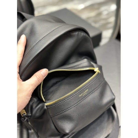 20231128 batch: 710 mini backpacks arrived_ The full leather counter has launched a limited edition of imported Italian cowhide, meticulously crafted to match the fabric. The fabric is lightweight and convenient, practical and versatile, suitable for both
