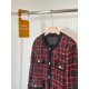 12.21.2023 p430 Ani * e Bi * g coarse tweed plaid jacket! The fabric is made up of several colored wool yarns with moderate saturation, interwoven with different thicknesses of yarn to form a regular red green grid texture. The texture is full and three-d