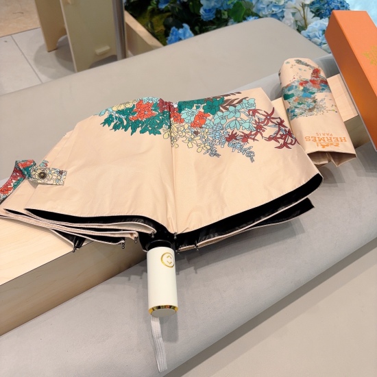 20240402 Special Approval 65 Hermes Huama Premium H Home Triple Fold Automatic Umbrella is presented in a heavyweight manner with its exquisite craftsmanship and continuous imagination. The new coating technology of the umbrella fabric brings surprising s