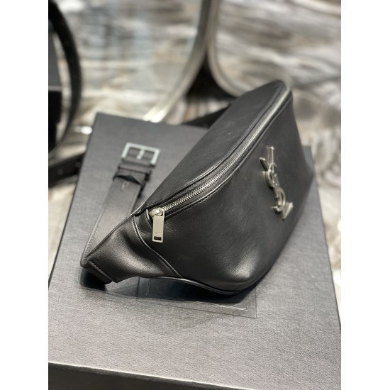 20231128 batch: 570 BASIC black genuine leather waist and chest pack! Classic iconic logo, 100% premium sheepskin, with 3 card slots inside the bag and a zippered pocket on the back, making it an unbeatable practical item! A must-have for going out! Unise