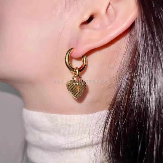 July 23, 2023 ❤️❤️ BALENCIAGA Balenciaga Heart Lock Ear Studs Earrings Rocket Series Counter Synchronous Update Simple Loop Overlay Style Earrings Classic Style Matching Design