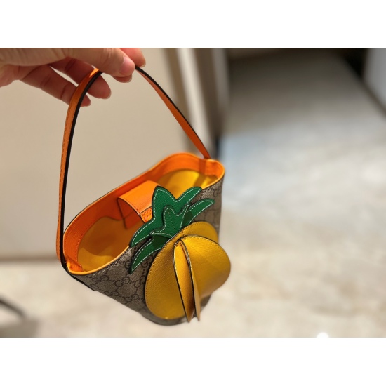 On March 3, 2023, the exclusive launch of the 160 box size: 12 * 18cm pineapple bag, the best looking GG family small shopping bag, was sold out of stock after being launched, and the child's heart remained awake ♀️  ♀️  ♀️ A very practical style for dail