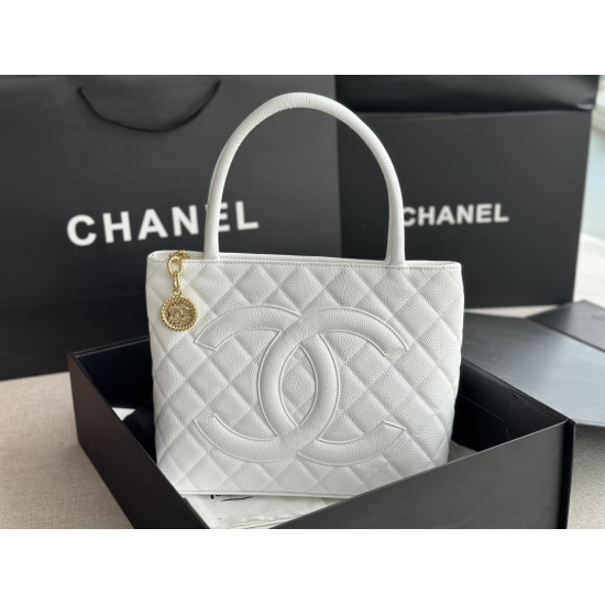 P1150 ✅  CHANEL:: Model: AS1804 #: 2022 New Ultimate Edition ‼  Classic Revival: Vintagep Hilton Bag, once ranked among the top 50 most valuable bags in the world. Named after Miss Hilton's love for carrying, the counter is already out of stock and cannot