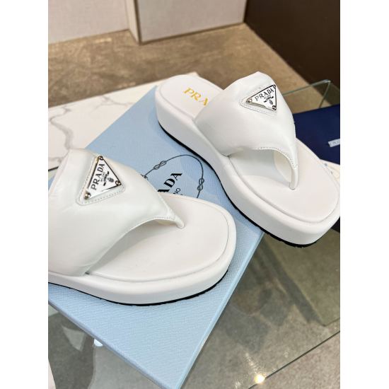 2023.07.07 Prada bread sandals Top new 2023 Muller shoes are particularly convenient to wear, full of love ❤️  You don't need to bend down or tie your shoelaces when going out to change shoes. You can wear them in spring, summer, and autumn. This pair of 