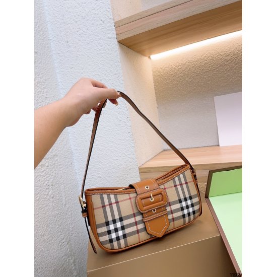 2023.11.17 P210 Folding Gift Box Packaging Burberry Underarm Bag BURBERRY (Original Order) Burberry Counter Latest Practical and Durable Matching Cowhide Four Seasons Essential Lin Xinru and Other Major Stars Same Size 24